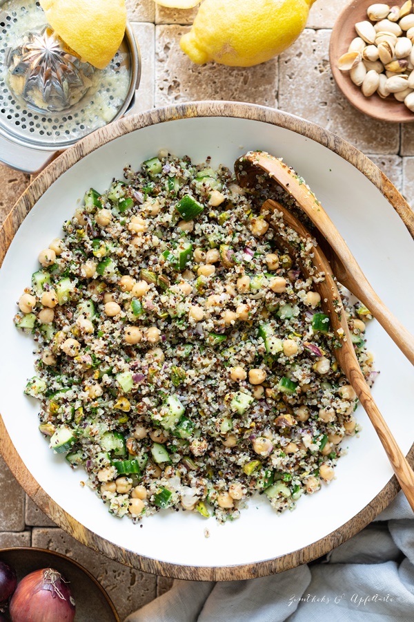 Leckerer Quinoa-Salat mit Zitronendressing