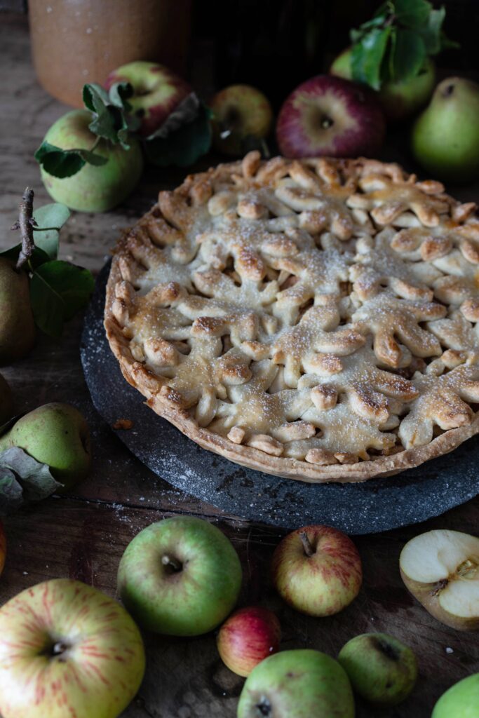 gedeckter Birnen-Apfel-Kuchen - Spiced Pear Apple Pie