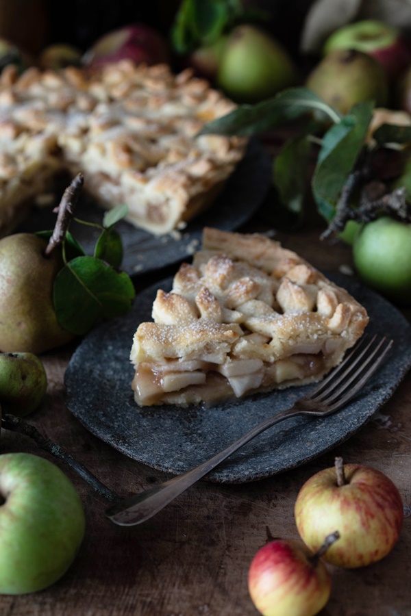 Gelingsicheres Rezept für gedeckter Birnen-Apfel-Kuchen - Spiced Pear Apple Pie