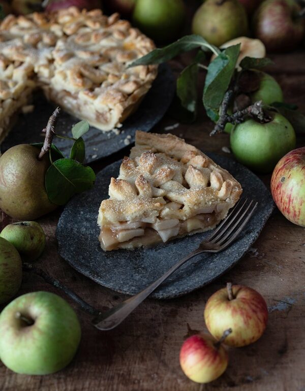 Saftiger gedeckter Birnen-Apfel-Kuchen - Spiced pear apple pie