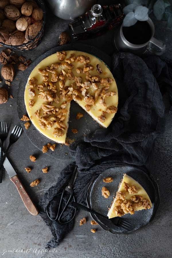 Einfaches Rezept für Walnuss Cheesecake mit Ahornsirup – Maple Walnut Cheesecake