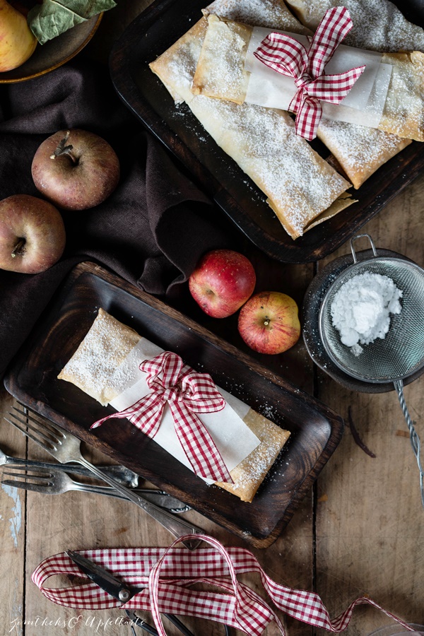 Gelingsicheres Rezept für winterlich gewürzte Mini Apfelstrudel-Päckchen to go 