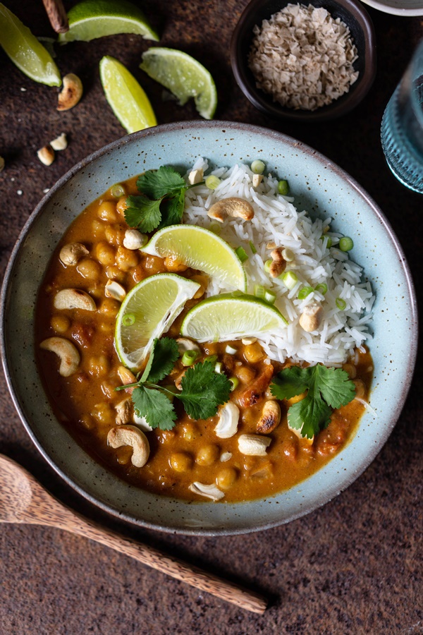 Einfaches Rezept 30 Minuten Thai Curry mit Kichererbsen vegan