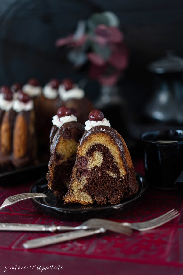 Rezept Schwarzwälder Kirsch Gugelhupf - ganz einfach und schnell selber backen