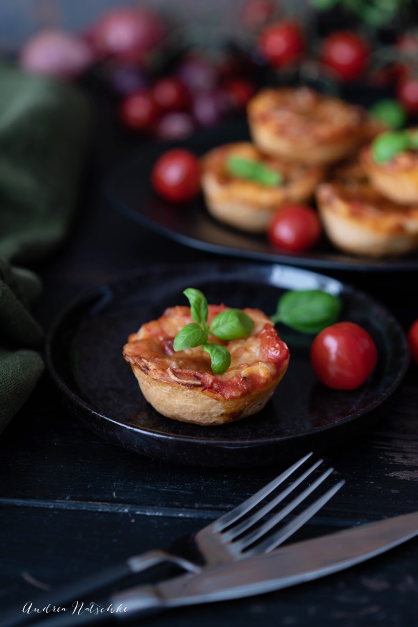 Blitzschnelles und einfaches Rezept für leckere Pizza-Muffins oder Mini-Pizzen
