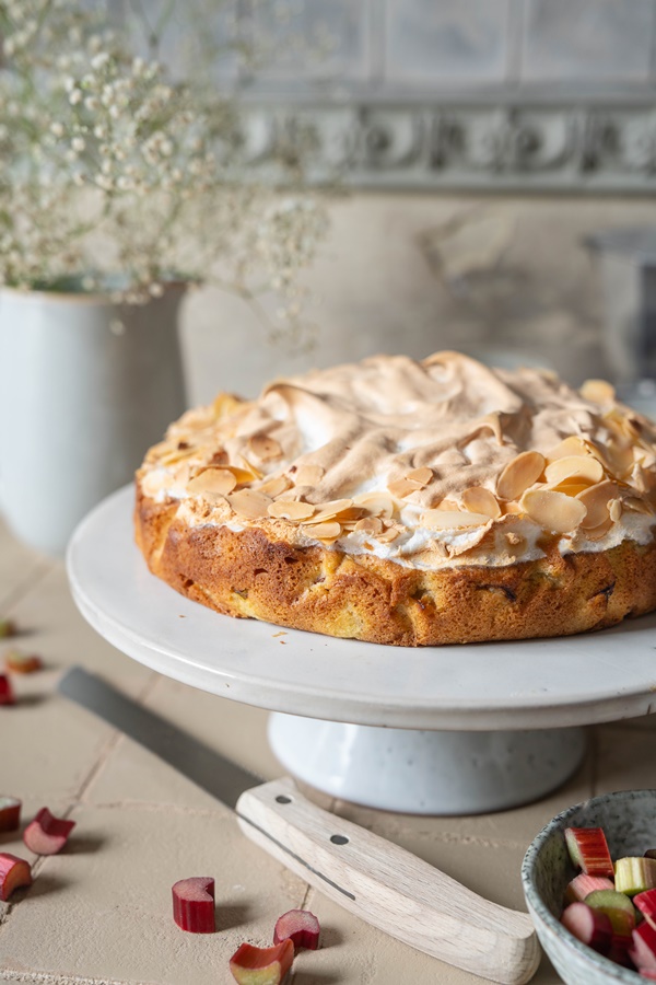 Leckeres Rezept für Omas Rhabarberkuchen mit Baiserhaube