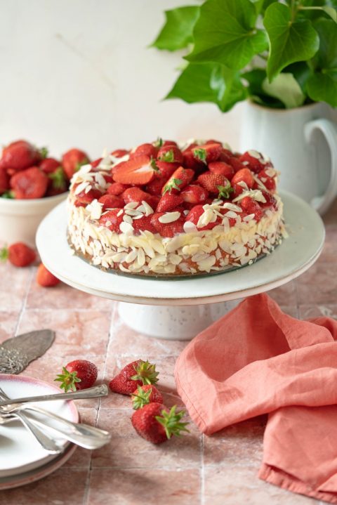 Einfaches Rezept für Erdbeertorte mit Pudding