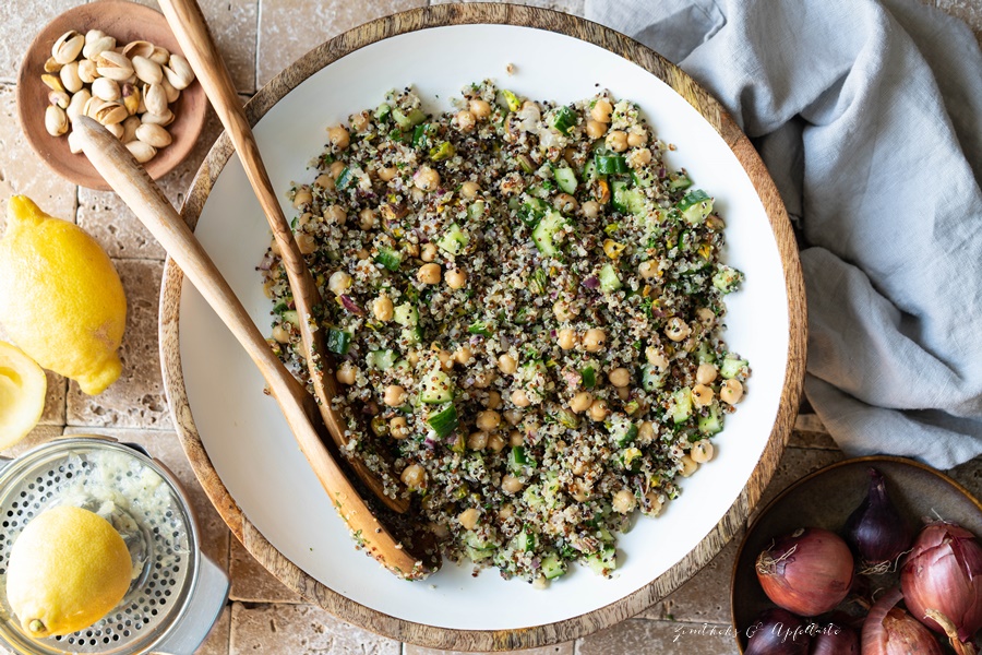 Rezept sommerlicher Quinoa-Salat mit Zitronendressing - ganz einfach