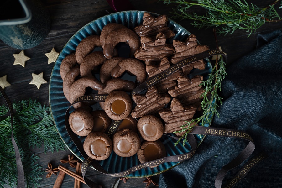 Schokoladenplätzchen - Ein Teig drei Plätzchen - Einfache Rezept für Nougatsterne, Schokokipferl, Husarenkrapfen