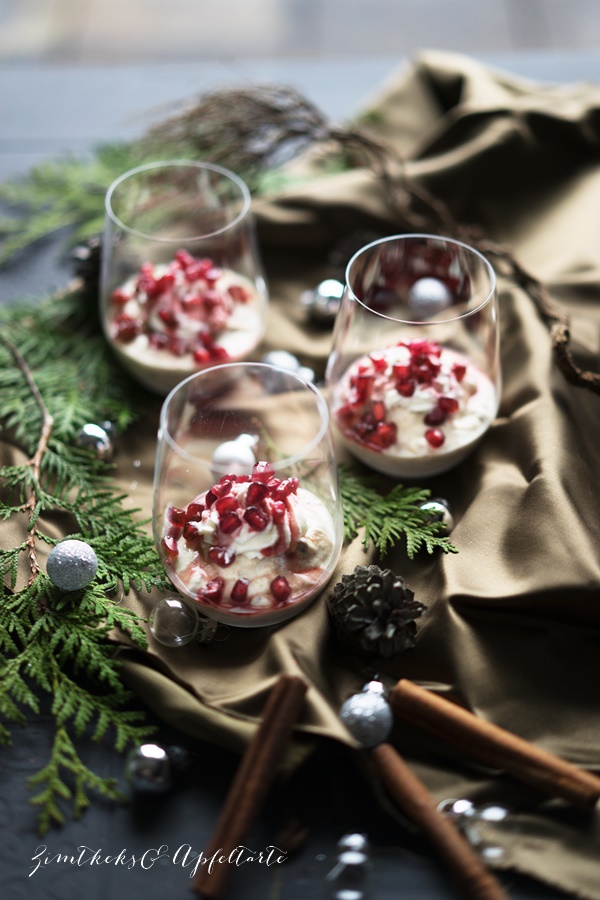 Festliche Weihnachtsdesserts - himmlisch leckere Rezepte fürs Fest - Lebkuchenceme mit Granatapfelkernen