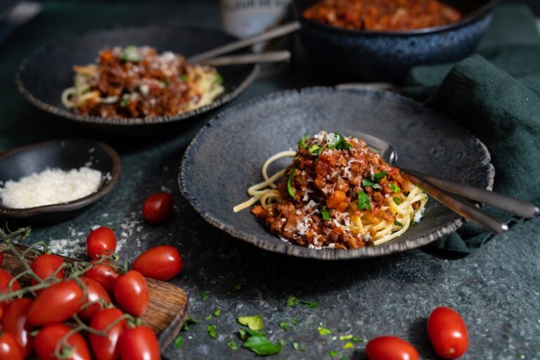 Würzige vegane Linsen Bolognese