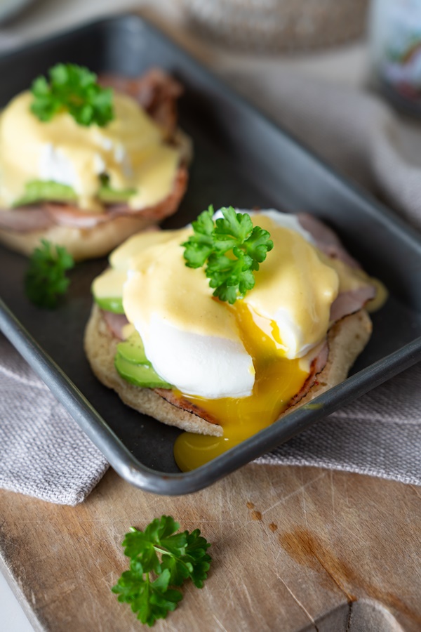 Englische Muffins und Eggs Benedict - tolles Frühstück - einfaches Rezept 