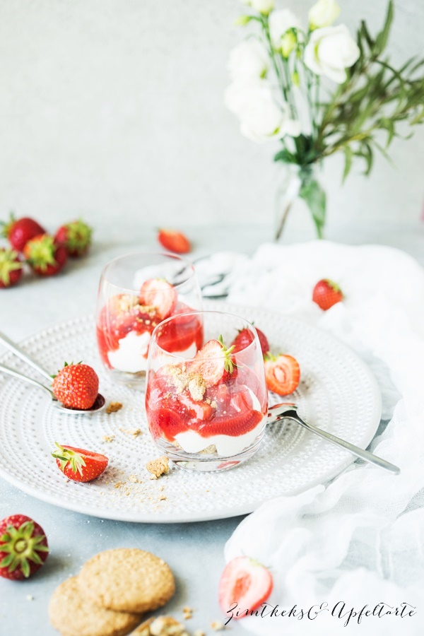 Super einfaches Rezept und ganz fix zubereitet: Erdbeer-Cheesecake im Glas, lecker und fruchtig. 