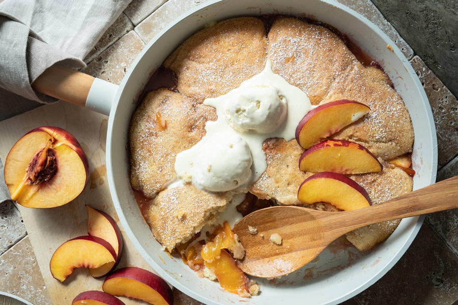 Rezept Peach Cobbler – Schneller Pfirsich-Auflauf mit Eis