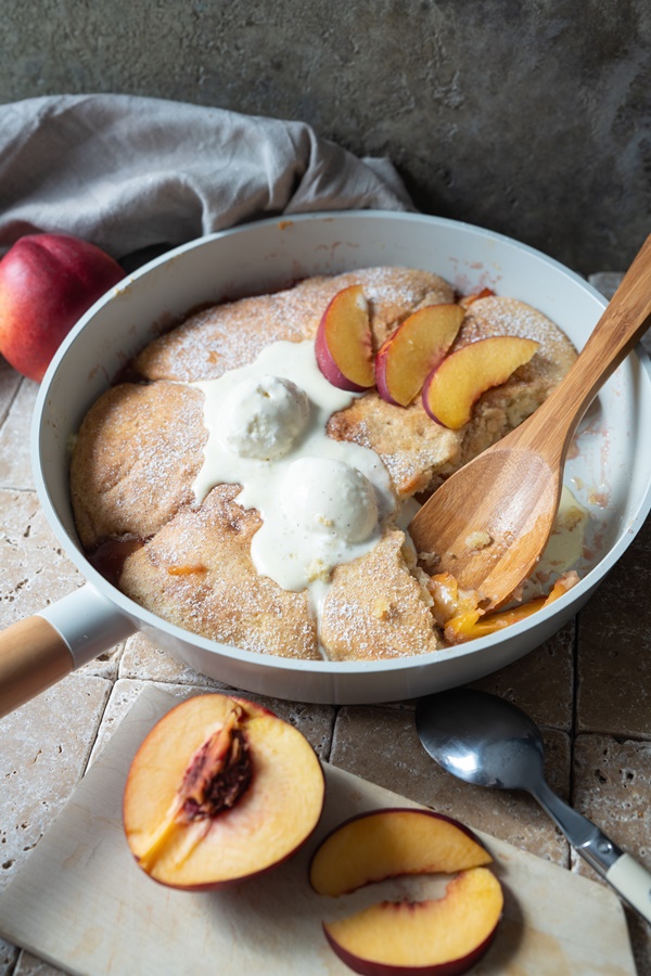 Rezept Peach Cobbler – Schneller Pfirsich-Auflauf mit Eis