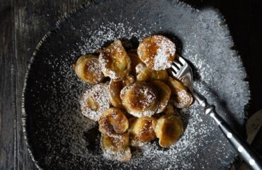 Super schnelles Rezept für einfache Mini-Bananen Pancakes