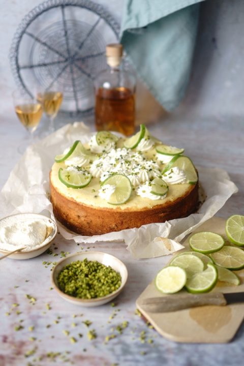 Cremiger und fruchtiger Limetten-Pistazien-Ricotta Cheesecake