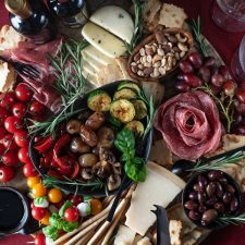 Die perfekte Antipasti Platte für viele Gäste