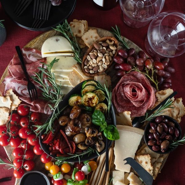 Ganz einfach selber machen: die perfekte Antipasti Platte für Gäste