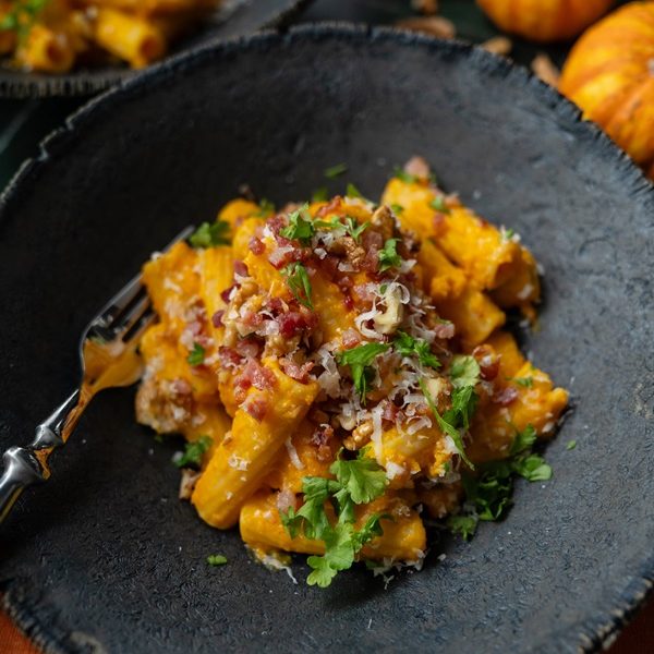 Einfaches und schnelles Rezept für eine Kürbispasta mit Bacon