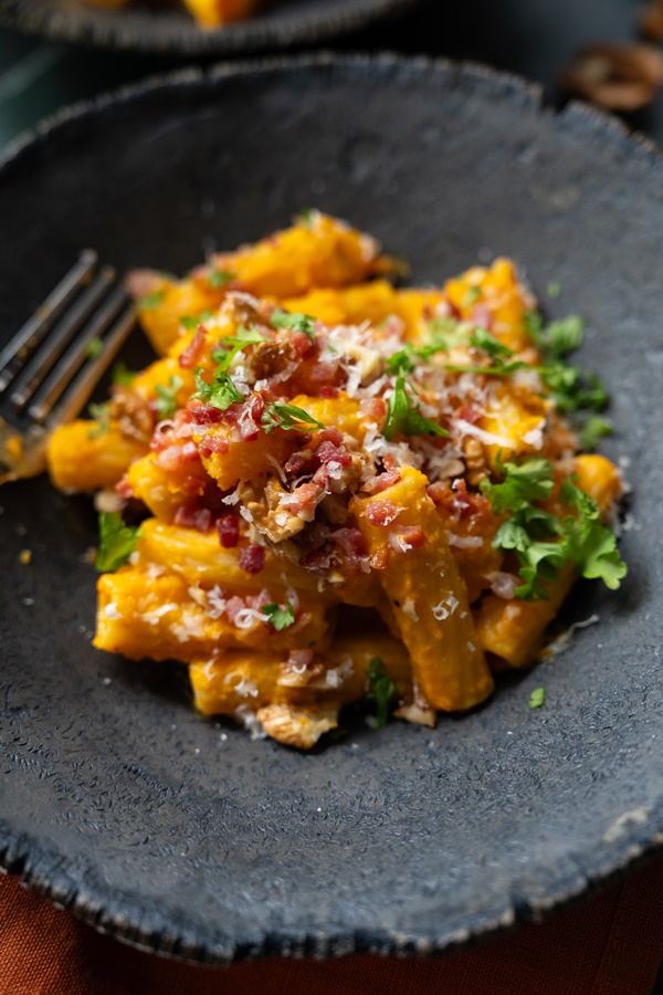 Einfaches Rezept für Kürbispasta mit Walnusss