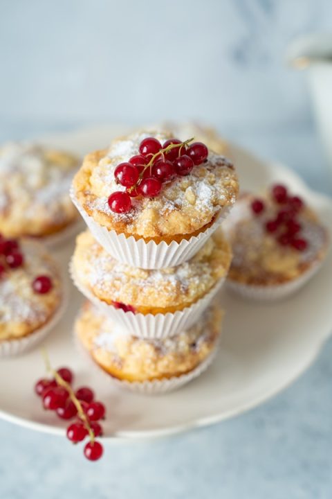 Einfaches Rezept für fruchtige Johannisbeer-Muffins mit Streuseln