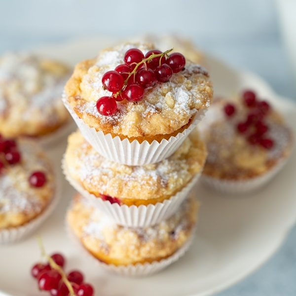 Einfaches Rezept für fruchtige Johannisbeer-Muffins mit Streuseln