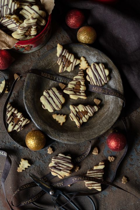 Nougat Spitzbuben - Mürbe Plätzchen mit Nougatfüllung