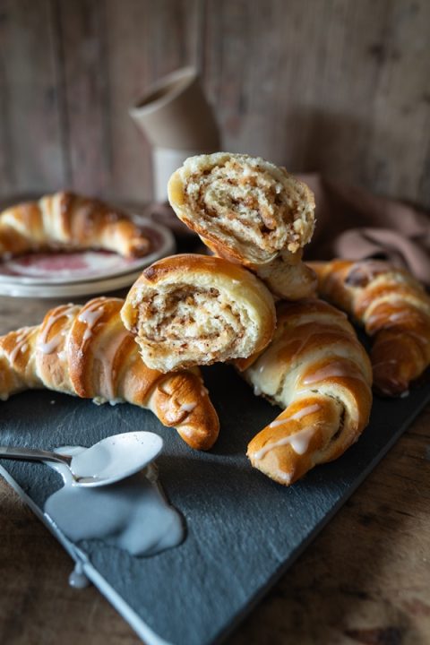 lecker gefüllte Nusshörnchen, einfaches Rezept!