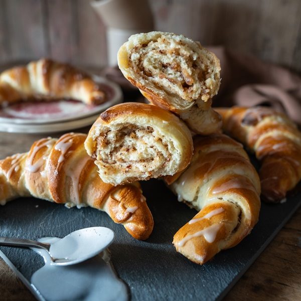 lecker gefüllte Nusshörnchen, einfaches Rezept!