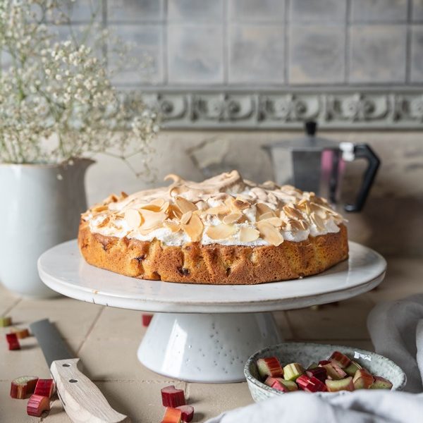 Einfaches Rezept für Omas Rhabarberkuchen mit Baiserhaube