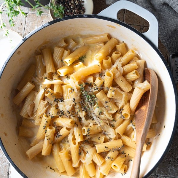 Rezept für einfache One Pot Zwiebelsuppen-Pasta