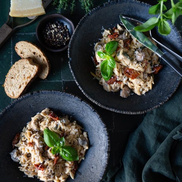 Cremige One Pot Orzo Pasta Pfanne