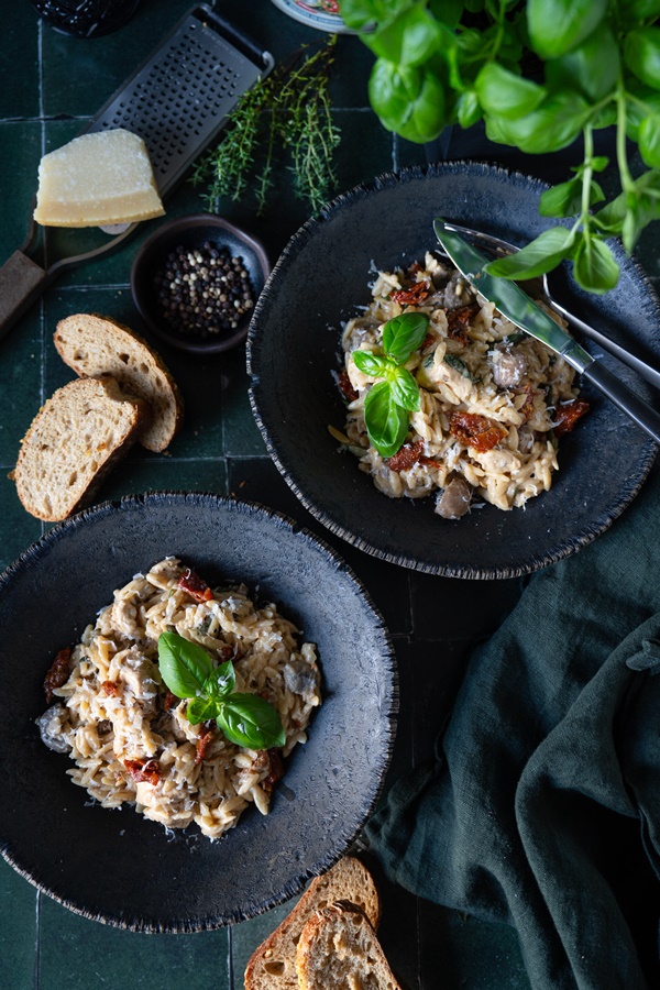 Cremige One Pot Orzo Pasta Pfanne