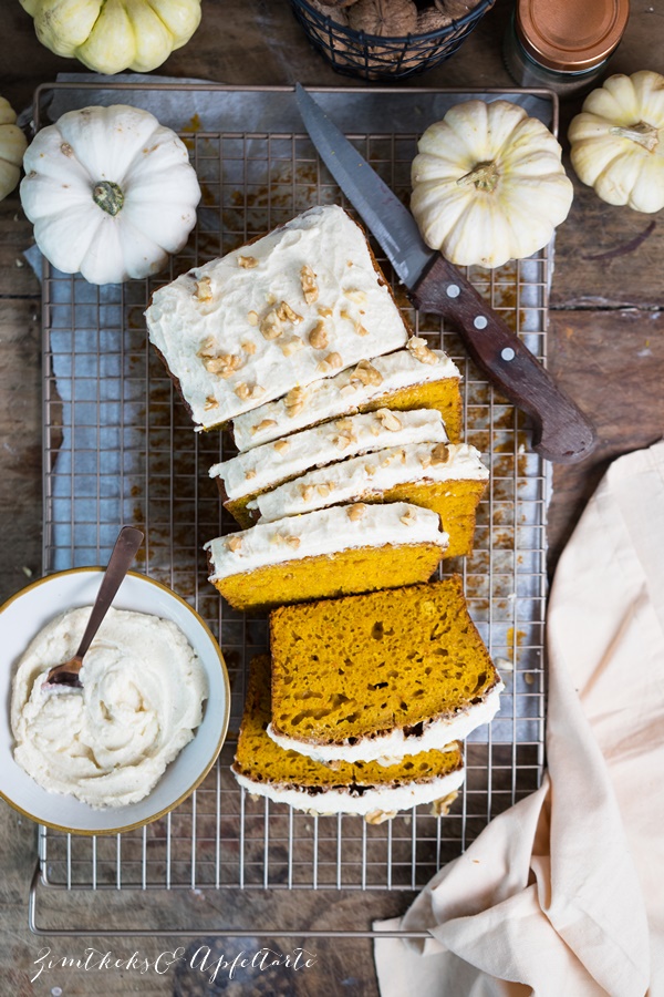 Einfaches Rezept für Kürbiskuchen mit Frischkäse-Frosting