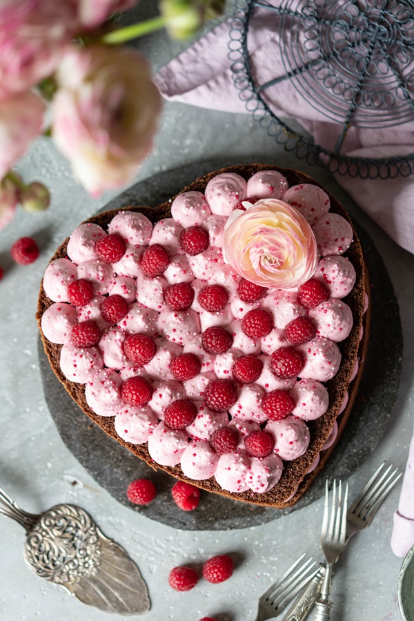 Himbeertorte-zu-Muttertag-mit-Himbeer-Quark-Creme