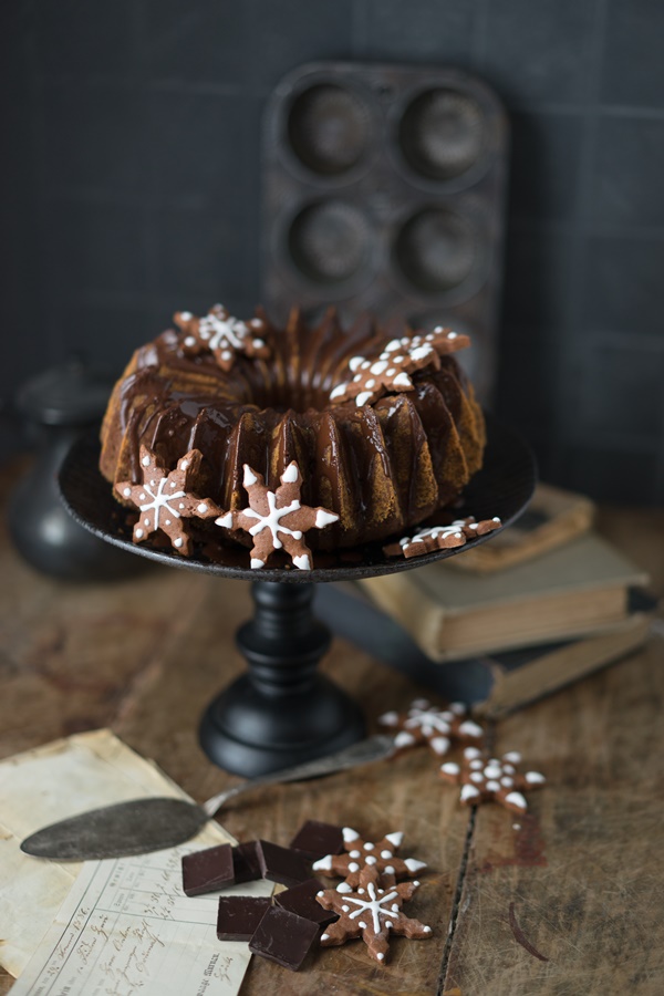 Rezept für Schoko-Lebkuchen-Gugelhupf mit getrockneten Kirschen