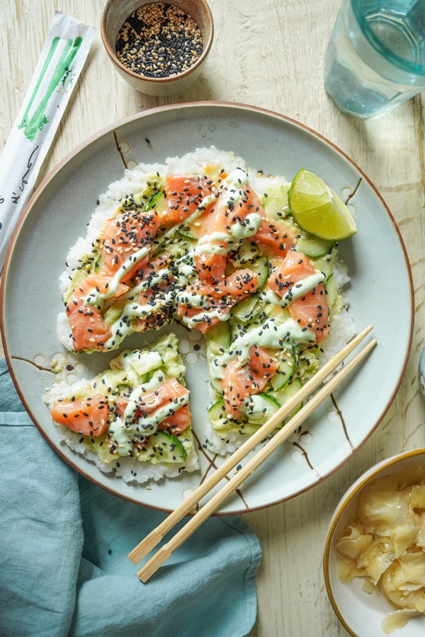 Sushi Pizza mit Lachs und Avocado - fertig in unter 30 Minuten