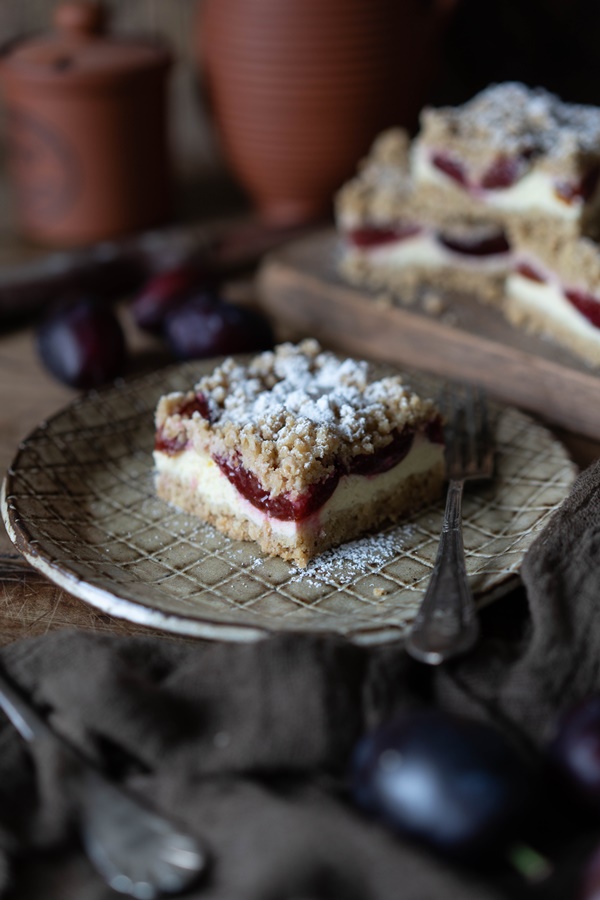 Einfaches Rezept für einen Zwetschgen-Cheesecake mit Nuss-Streuseln