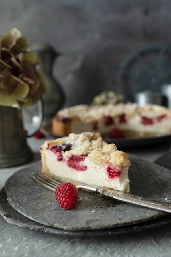 Cremiger Himbeer-Schmand-Käsekuchen mit Streuseln