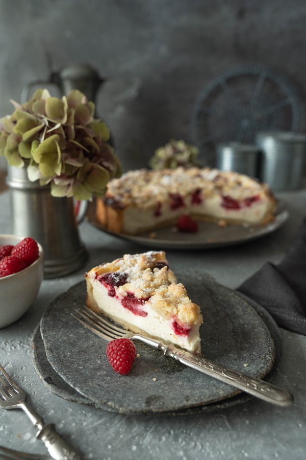 Einfaches Rezept für Himbeer-Schmand-Käsekuchen mit Streuseln