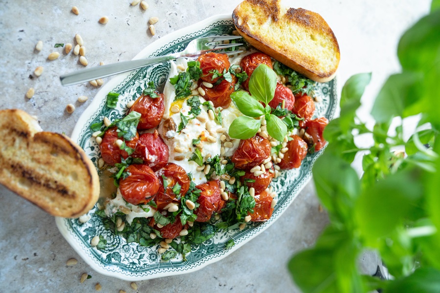 einfaches Rezept für Ofentomaten mit Knoblauch