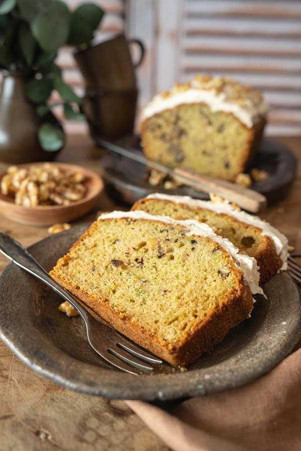 Einfaches Rezept für Zucchini Bread - Zucchini-Walnuss Kuchen