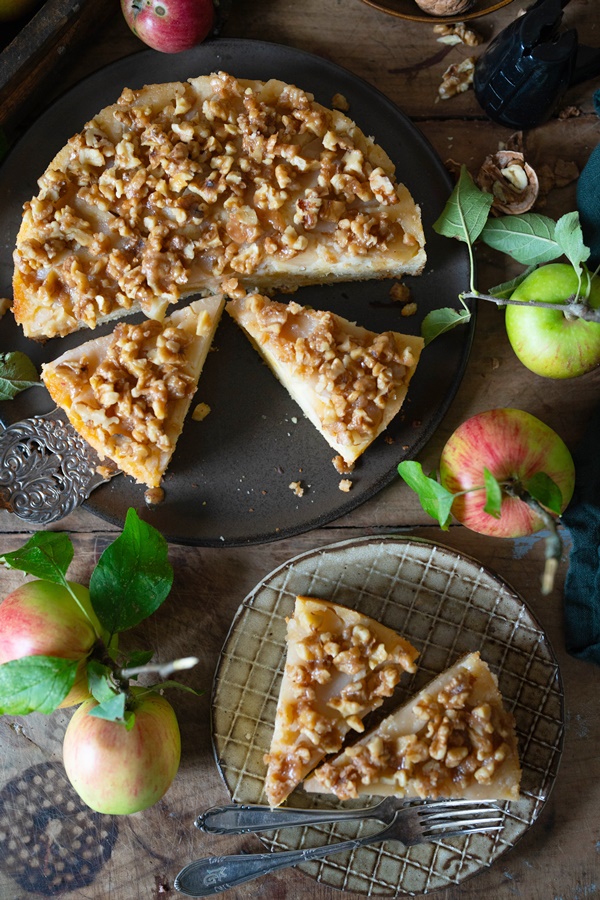 Apfel Upside Down Kuchen mit Walnüssen