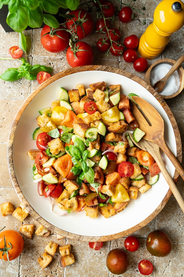 Italienischer Brotsalat Panzanella