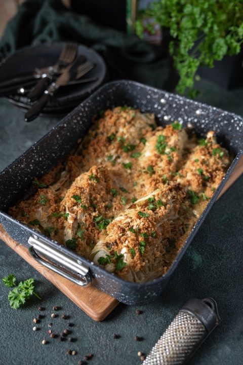 Einfaches Rezept für Spitzkohl aus dem Ofen mit Parmesankruste Einfaches Rezept für Spitzkohl aus dem Ofen mit Parmesankruste