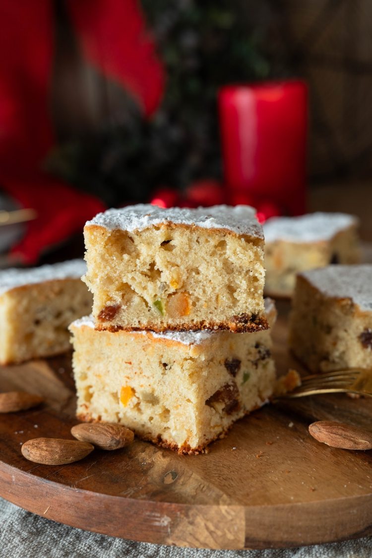 Einfaches Rezept für Omas saftiger Stollenkuchen vom Blech