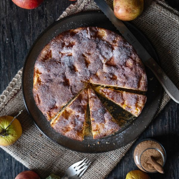 Einfaches Rezept für saftigen Apfelkuchen mit Zimtkruste