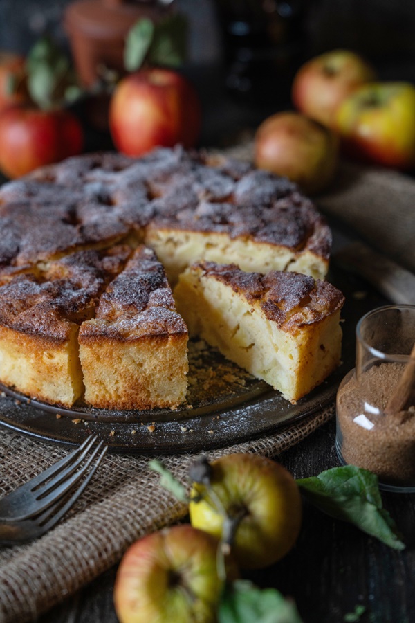 Rezept für den einfachsten, leckersten und schnellsten Apfelkuchen mit Zimtkruste