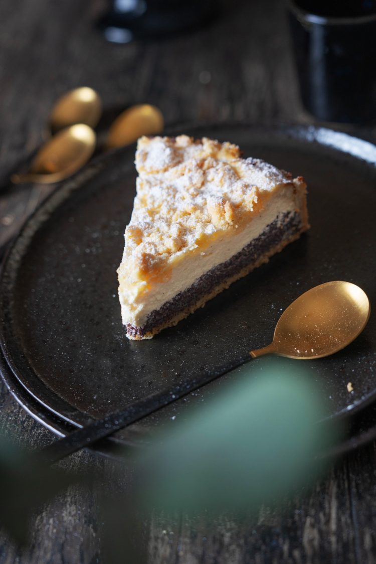 Omas Rezept für Käsekuchen mit Mohnfüllung und Streuseln